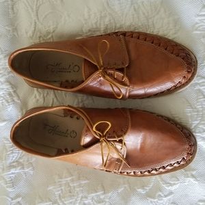 Men's leather Hurache shes. Light brown, lace up
